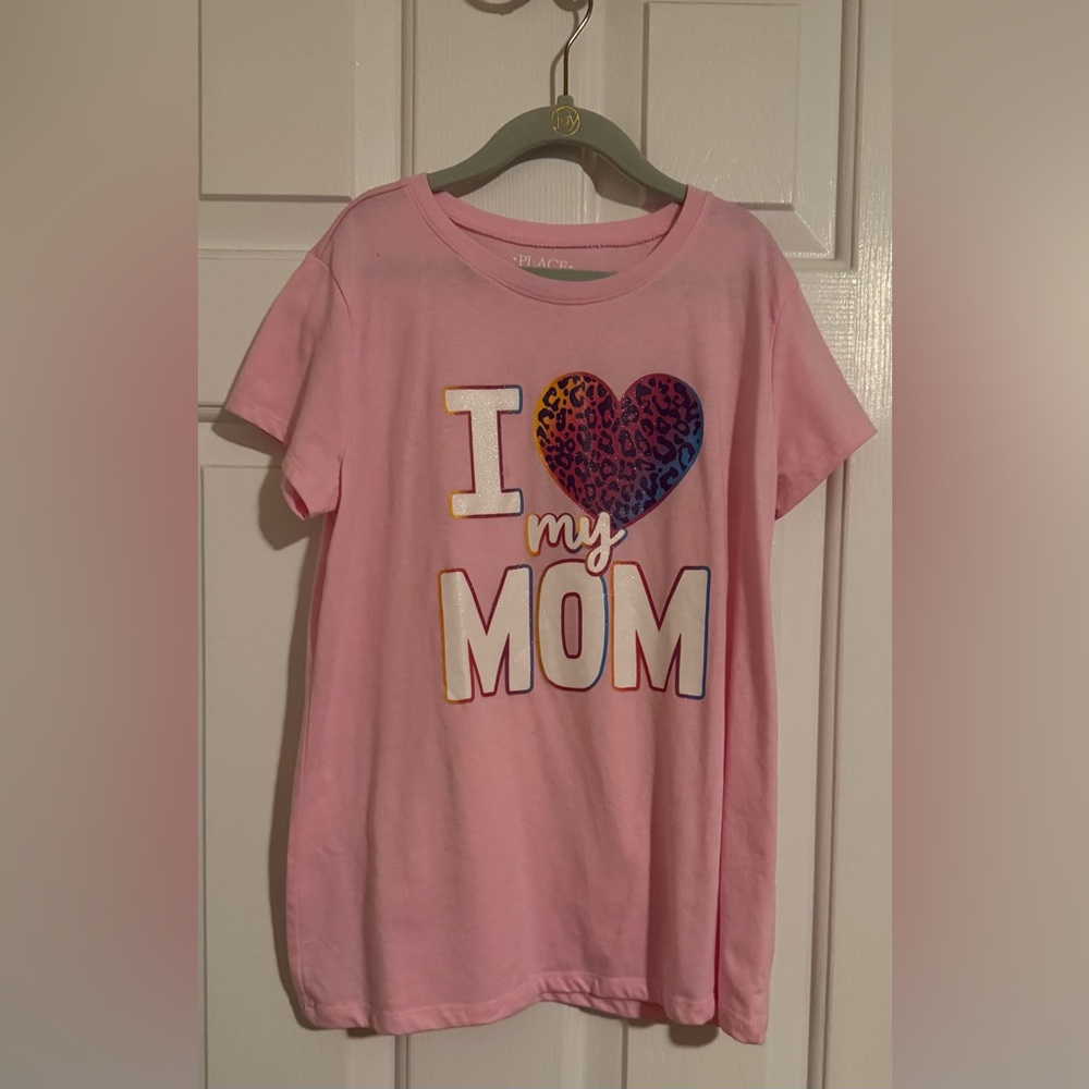 Place Pink Shirt with Heart and Mom Design